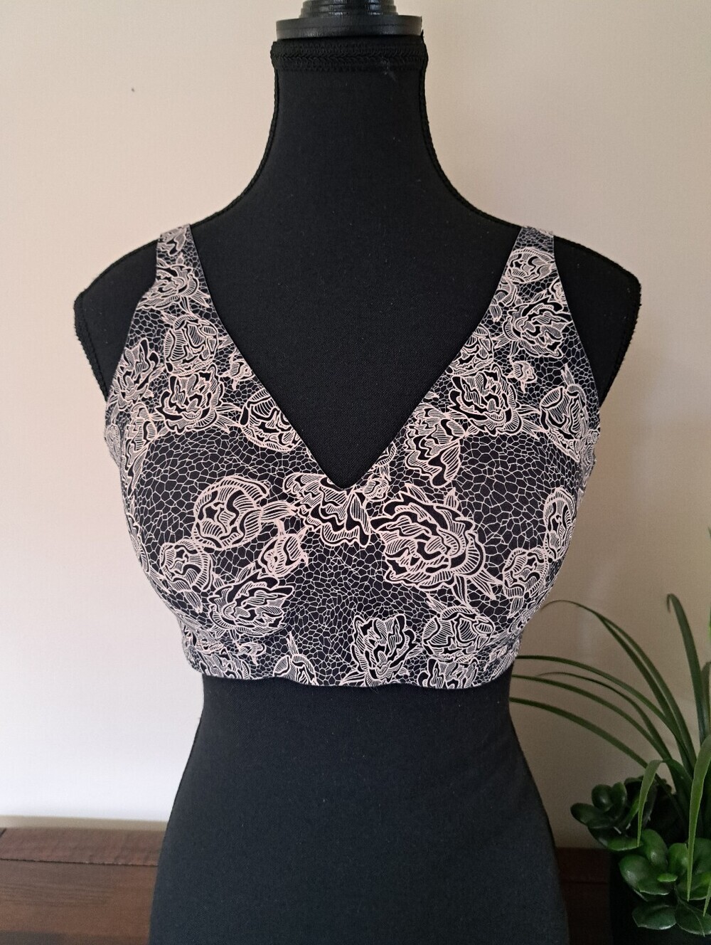 Knix Black Cream Lace-Pattern Wireless Bra Women's Size XL Full Coverage